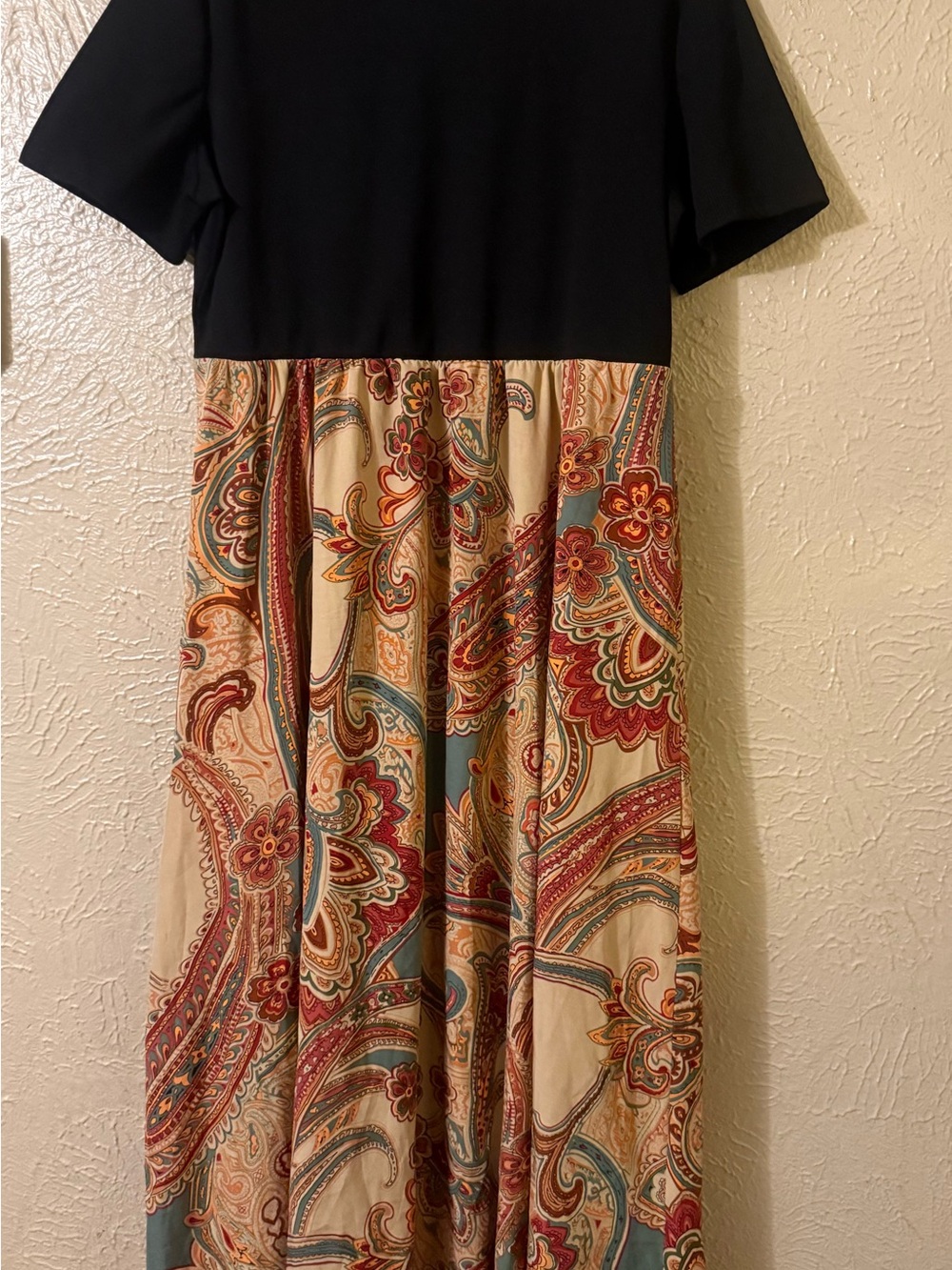 Black Top Multicolor Paisley Maxi Dress, Short Sleeve Color - Block Dress